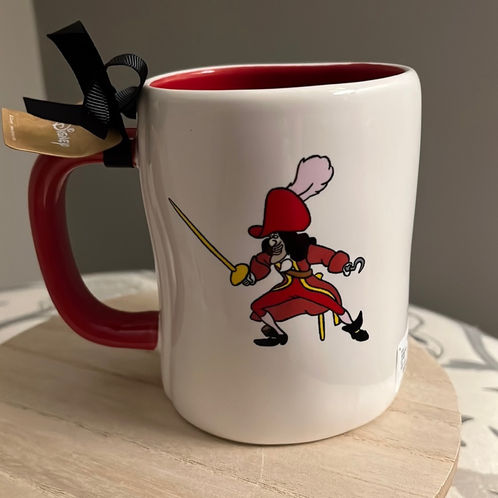 Rae Dunn "CAPTAIN HOOK" Disney/Captain Hook RED inside and handle NWT Very Cool
